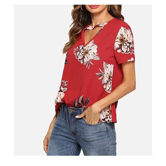 Red Floral Short Sleeve Cut Out V Neck Blouse - Picture 4 of 5